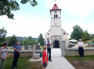 OTVORITEV CESTE IN ZIDU OKOLI POKOPALIŠČA NA KOŽLJEKU 16 FOTO LJUBO VUKELIČ